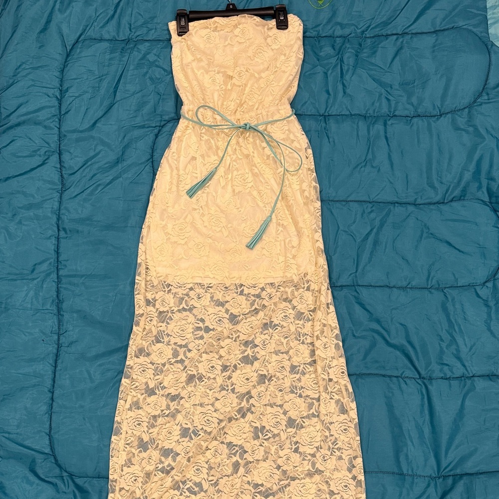 New without tags-Elegant Cream Lace Strapless Dress